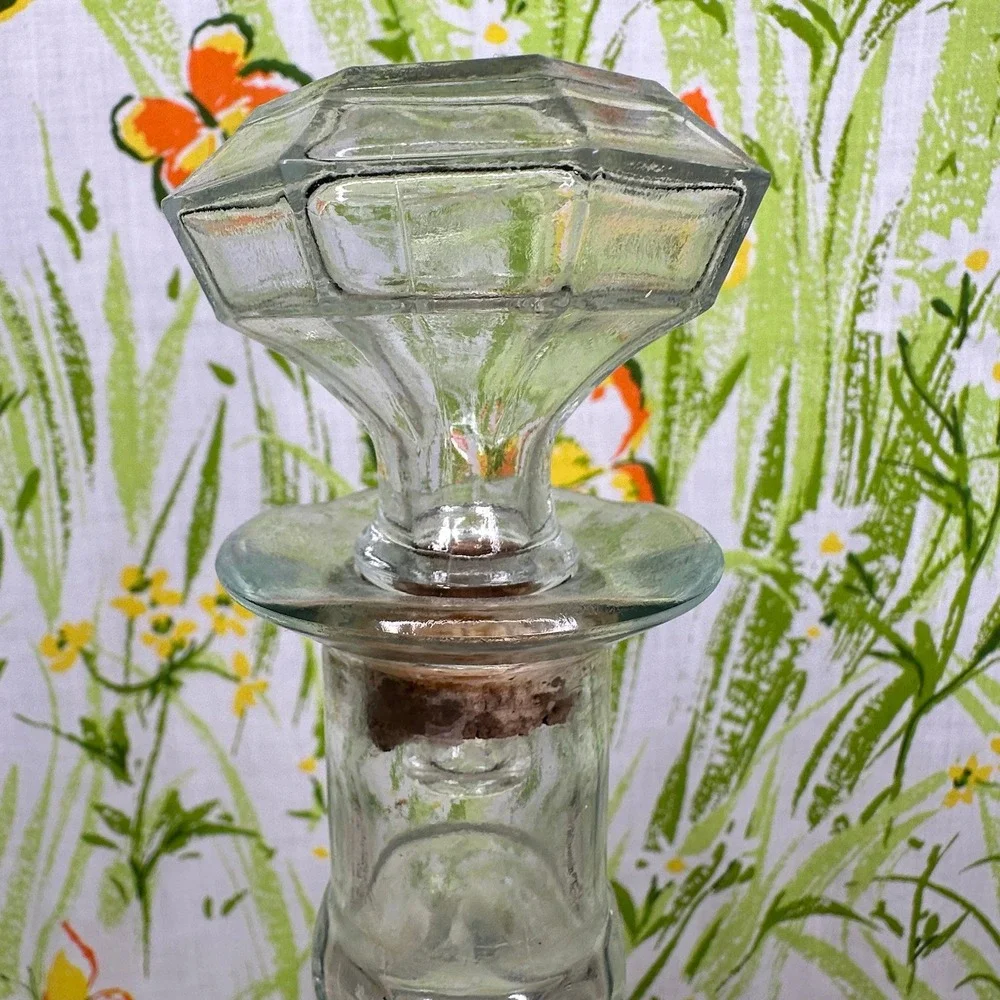 Vintage MCM Glass Liquor Decanter Starburst Pattern Faceted Diamond Stopper